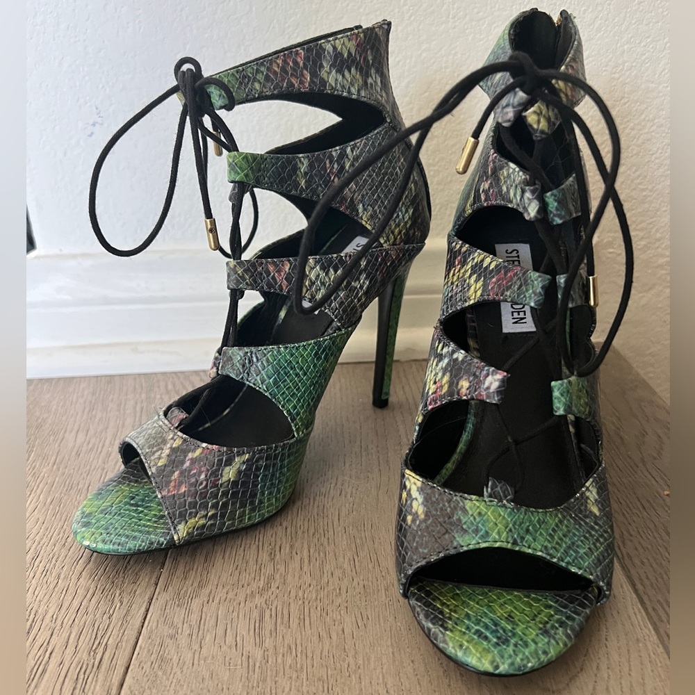 NWOT Steve Madden Cathie Snakeskin Reptile Print Lace Up Stiletto Heels